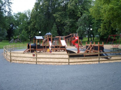 Preview: Kleines Schiff für Spielplatz und Kindergarten