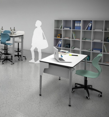 Lehrertisch höhenverstellbar