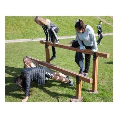 Outdoor Fitnessgerät: Hürden, Balancieren, Dehnen, Robben
