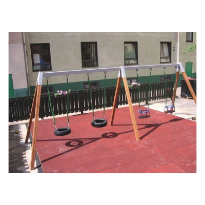 Babyschaukel und Brettschaukel vierfach Holz für den Spielplatz