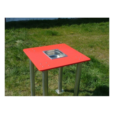 Matschtisch mit Bechen für Spielplatz und Kindergarten
