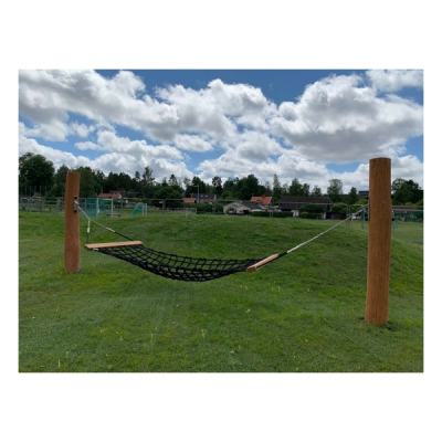 Hängematte mit Holzpfosten für Spielplatz und Kindergarten