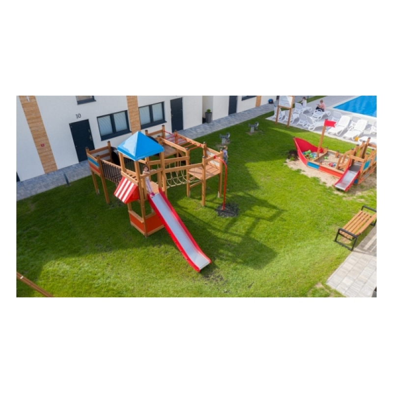 Kleines Schiff für Spielplatz und Kindergarten