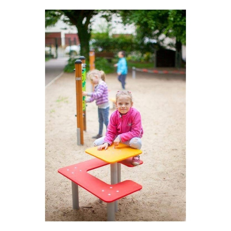 Eckbank und Tisch für Spielplatz und Kindergarten