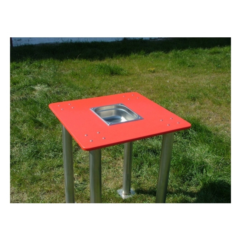 Matschtisch mit Bechen für Spielplatz und Kindergarten