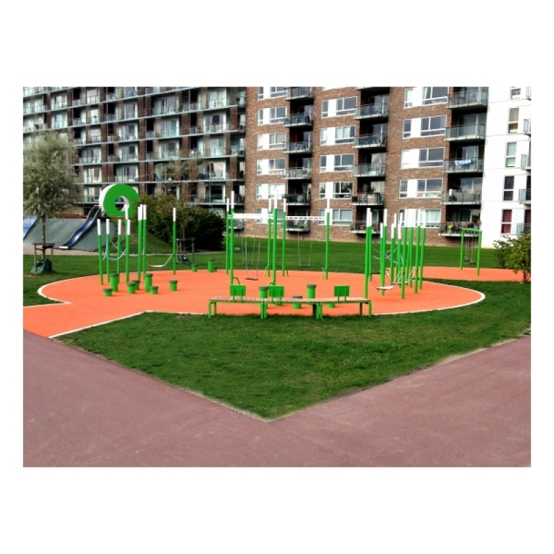 Brettschaukel mit Metallstangen für Spielplatz und Kindergarten