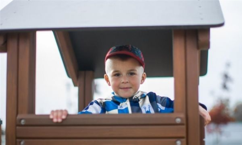Spielhaus einfach für Spielplatz und Kindergarten